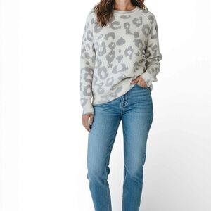 Neutral Leopard Print Fuzzy Knit Sweater Women Size Medium Grey Ivory Pullover